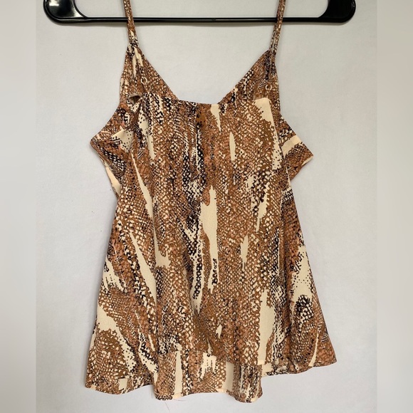 Snake print tank top with adjustable straps size small - Picture 2 of 3